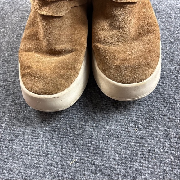 UGG Women’s Classic Boom Bootie Slip On Camel/Cream Winter Boots size: 9 - Picture 3 of 14